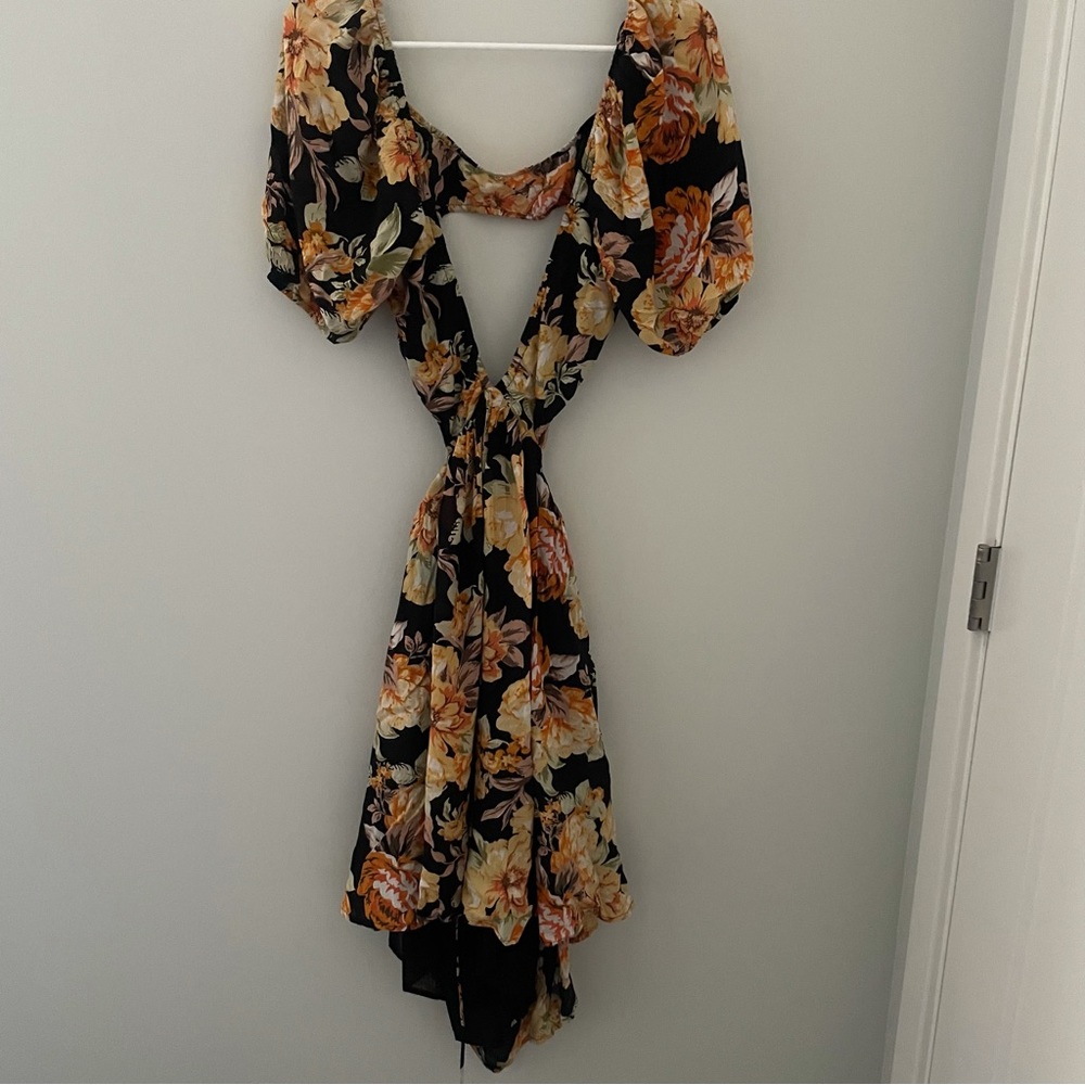 BARDOT Open Back Puff Sleeve Floral Mini Dress - Picture 2 of 4